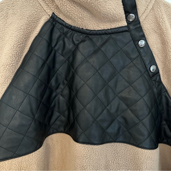 NWOT - A&F Asymmetrical Snap-Up Fleece - Picture 3 of 4